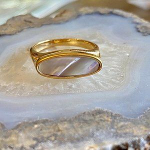 vintage 1970s gold mother-of-pearl Avon ring